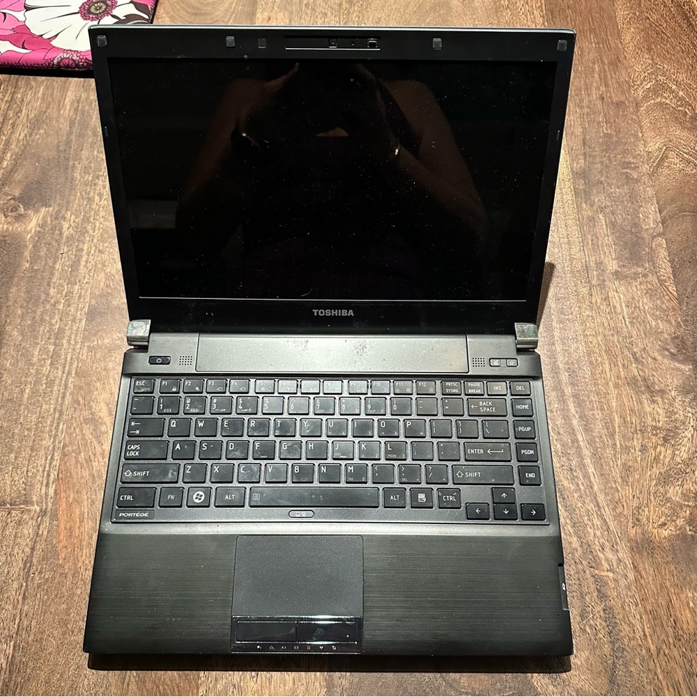 Toshiba Portege R835-P84 Black Compact Laptop with Power Cord & Neoprene Case
